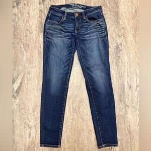 American Eagle Super Low Rise Jegging Sz 2 Short Dark Wash Whiskers Eagle patch